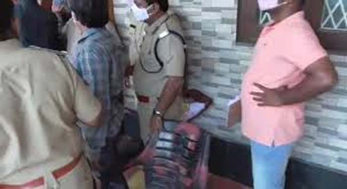 Tension in Dubbaka, Money seized at Siddipet residence of BJP candidate’s relative