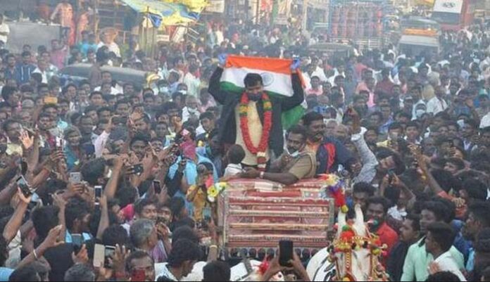 grand welcome to cricketer natarajan in his village