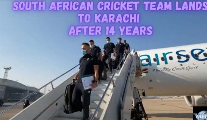 south african cricket team lands to karachi after 14 years