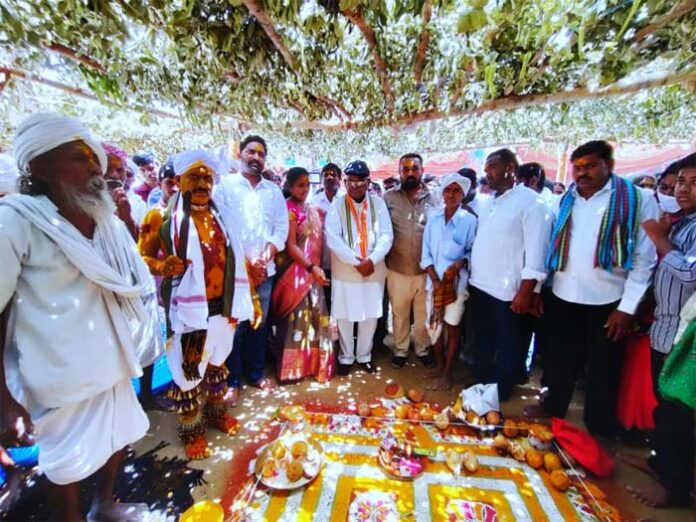 former minister vinod offers prayers in golla kurma temple